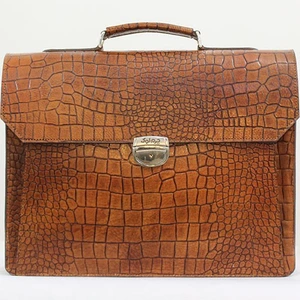 تصویر فروشگاه چرم لوک