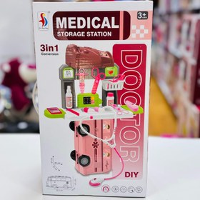 تصویر ست اسباب بازی پزشکی 3 در 1 مدل ایستگاه ذخیره‌سازی – Doctor DIY کیف دکتری، ترولی پزشکی و میز معاینه قابل تبدیل برای نقش بازی کودکان 3+ سال