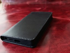 تصویر کیف و کاور چرمی موبایل دست‌دوز 