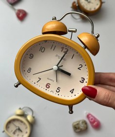 تصویر ساعت رومیزی عقربه ای زنگ دار - قهوه ای کاراملی 