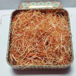 تصویر ظرف خاتم 10 گرم ریشه زعفران {نخ زرد} 10 grams of saffron root {yellow thread}