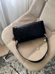 تصویر کیف پاسپورتی زنانه لویی ویتون 