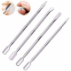 تصویر عقب زن ناخن فلزی 