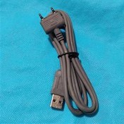 تصویر کابل USB داخل کارتونی گوشی سونی اریکسون قدیم 