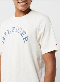 تصویر تی‌شرت با لوگوی استک برند Tommy Hilfiger Stack Logo T-Shirt