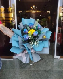 تصویر دسته گل آبی طوسی نیکیتا 