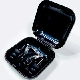 تصویر گوشگیر شنا و دماغ گیر شنا مشکی رنگ سیلیکونی برند اسپیدو ( Speedo ) با قاب مشکی 