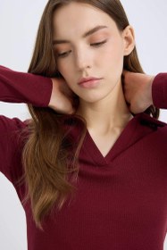 تصویر پولوشرت زنانه زرشکی دفکتو 