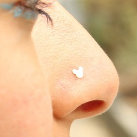 تصویر پیرسینگ بینی میکی موس 