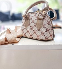 تصویر مینی بگ دخترانه صندوقی نیم گرد چرم دستی و دوشی 200 - کرم مارک گوچی 