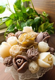 تصویر باکس گل شمع کادویی قیمت باکس گل شمعی کادویی متوسط