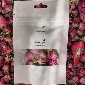 تصویر غنچه گل محمدی وزن خالص 500 گرم بسته بندی شده داخل پاکت با لیبل چاپی 