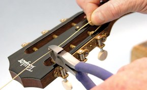 تصویر تعویض سیم گیتار(الکتریک/کلاسیک) 