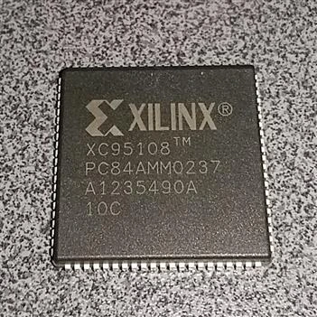 XC95108-15PCG84 AMD XILINX - IC: CPLD | SMD; PLCC84; Number Of - Foto 5