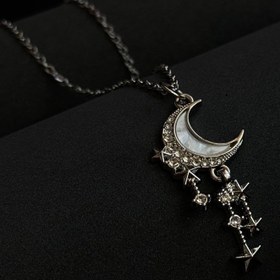 تصویر گردنبند پینترستی ماه Moon