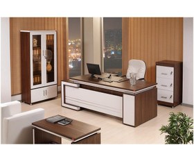 تصویر میز مدیریت وربانا جوان 