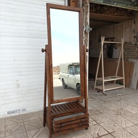 تصویر آینه قدی چوبی کشو دار 