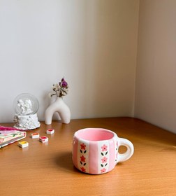 تصویر ماگ سرامیکی دستساز گل گلی 