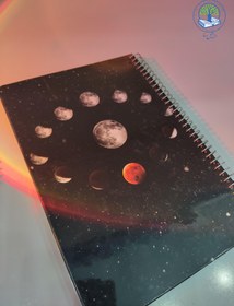 تصویر دفتر کاغذ مشکی طرح ماه 