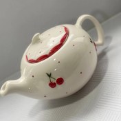 تصویر قوری بزرگ مدل آلبالو برجسته جنس سرامیک 