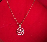 تصویر گردنبند مرواریدی با پلاک طلا - عشق 