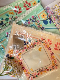 تصویر ست سجاده و جانماز مخمل طرح گل و گنجشک + تسبیح رنگی هدیه رایگان | سایز متوسط ۵۵×۸۵ 