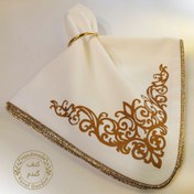 تصویر دستمال سفره آف وایت دور طلایی چاپدار 