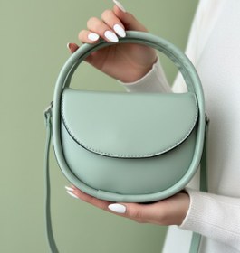 تصویر کیف نیم‌گرد چرمی 