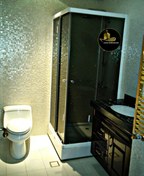 تصویر کابین دوش فریم دار سفید با شیشه سکوریت ۶ میل دودی 