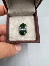 تصویر نگین یشم معدنی خوشرنگ و اصیل 