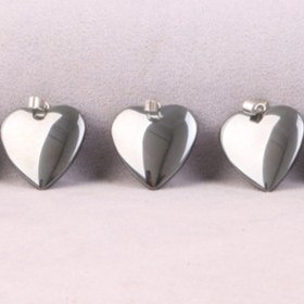 تصویر گرنبند قلبی سنگ حدید 