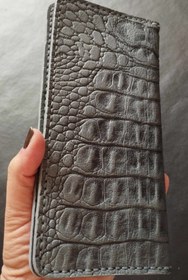 تصویر کیفپول کتی با چرم طبیعی بزی طرح کروکودیل کد118 ترجمه نوشتار با دوربین Cat wallet with natural goat leather, crocodile design, code 118..