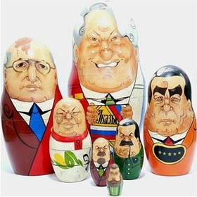 تصویر ماتروشکا قدیمی با تصویر رهبران سیاسی شوروی 