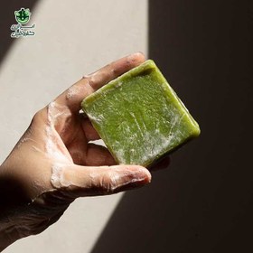 تصویر صابون گیاهی کلروفیل با عصاره اسپیرولینا ضد آکنه و آبرسان 