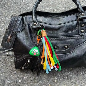 تصویر چارم بگ رنگی ایموجی 