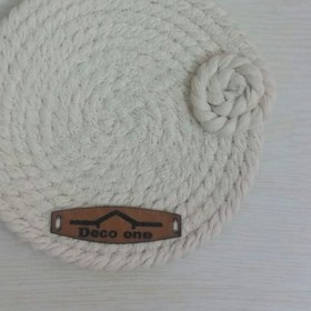 تصویر زیر لیوانی سفید رزا 