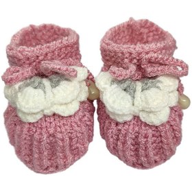 تصویر پاپوش بافتنی نوزاد دخترانه طرح پروانه صورتی ا Pink Butterfly Baby Girl Knitted Slippers Pink Butterfly Baby Girl Knitted Slippers