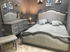 تصویر سرویس خواب دو نفره لوتوس تمام MDF با پایه چوبی میز آرایش و پاتختی رنگ و پارچه سفارشی 