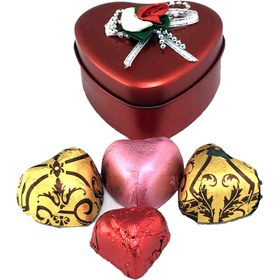 تصویر جعبه فلزی عاشقانه شکلات قلبی 