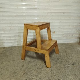 تصویر چهار پایه چوبی 