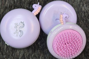 تصویر برس مو ماساژور بچه گانه طرح یونیکورن باتری خور unicorn hair brush massager