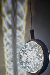 تصویر چراغ تزئینی آویزی گوی کریستالی سقفی با ۱۰۰ لامپ 