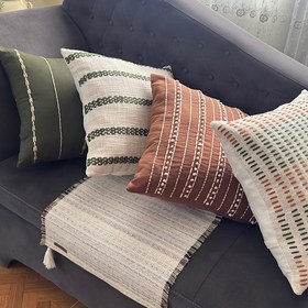 تصویر کوسن آجری دستدوز 