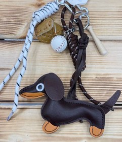 تصویر چارم بگ مدل چوب بیسبال و توپ (سگ قهوه ای تیره) 