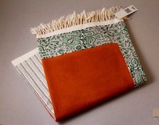 تصویر رومیزی پارچه ای قلمکار اصفهان (120 * 120) طرح بادام