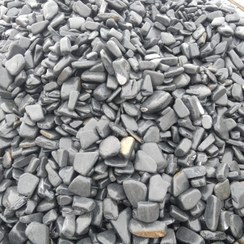 تصویر سنگ قلوه رودخانه ای مشکی 