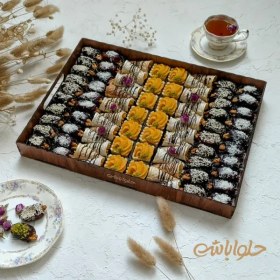 تصویر سینی میکس حلوا و خرما 