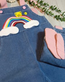 تصویر بیلر دخترانه بچگانه وارداتی اورجینال طرح بال فرشته جنس بیلر جین - سایز ۱۲ 