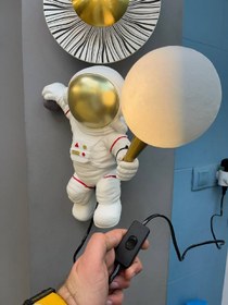 تصویر چراغ دیواری فضانورد 