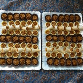 تصویر حلواسنتی زعفرونی مجلسی مخلوط قیفی وکپسولی و تارت 800گرمی هزینه ارسال با مشتری و یا تحویل حضوری 